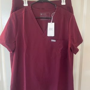 New never worn maroon figs scrub set